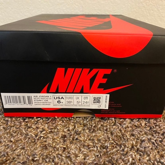 Brand new retro Jordan 1 - Picture 1 of 3